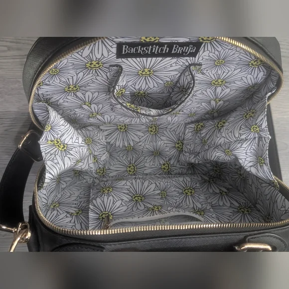 Backstitch Bruja Daisy Pumpkin Crossbody Backpack SOLD OUT Springween Halloween - Picture 11 of 15